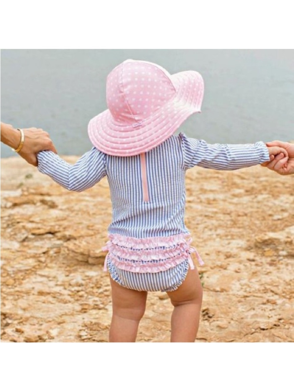 RUFFLE BUTTS NWOT
Stripped Seersucker Ruffle
Long Sleeve Rash Guard
Swimsuit